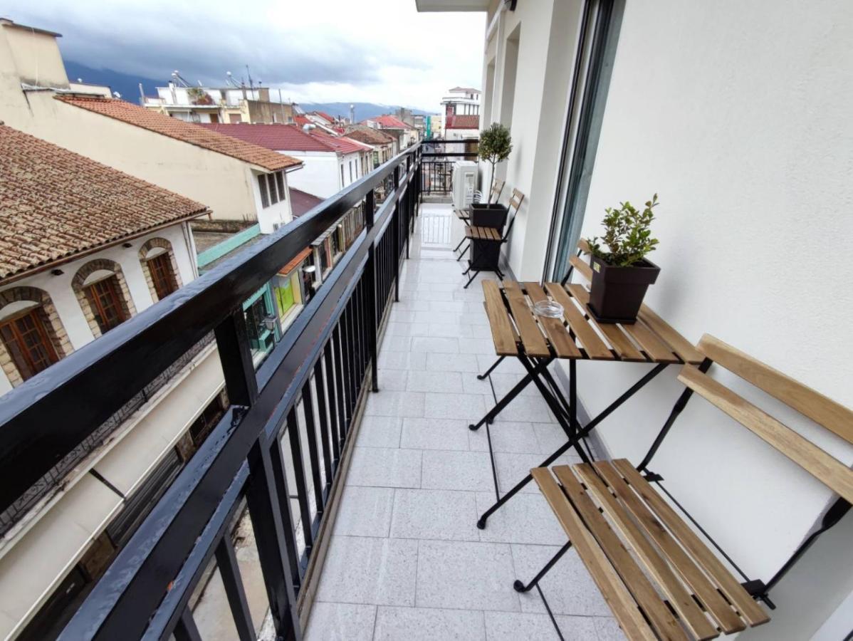 Wood & White Apartment In Historic Center With 2 Bedrooms Ioannina Exterior photo