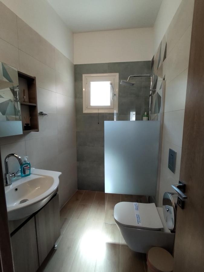 Wood & White Apartment In Historic Center With 2 Bedrooms Ioannina Exterior photo